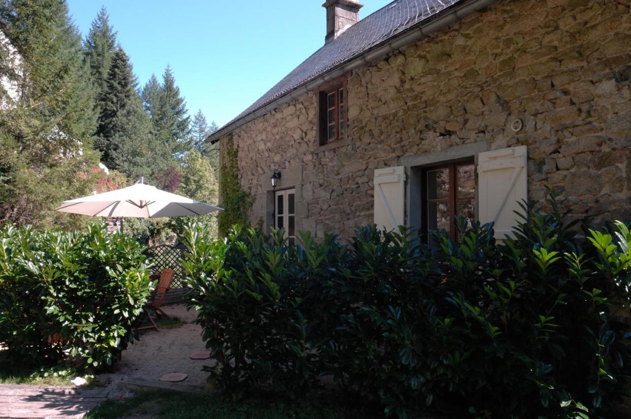 Le Moulin Des Farges Panzió Meymac Kültér fotó