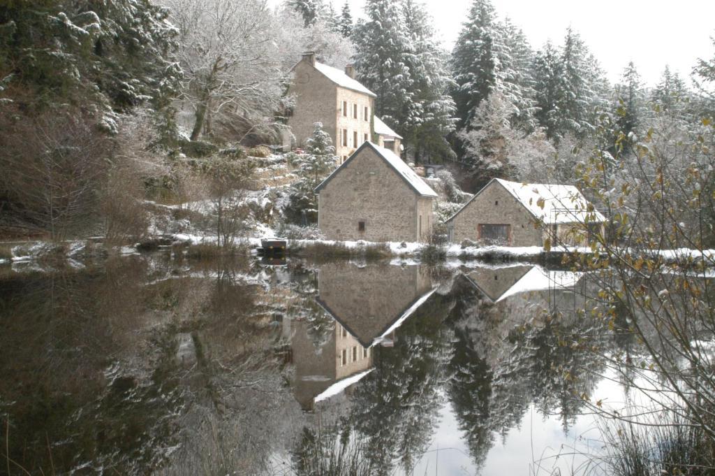 Le Moulin Des Farges Panzió Meymac Kültér fotó