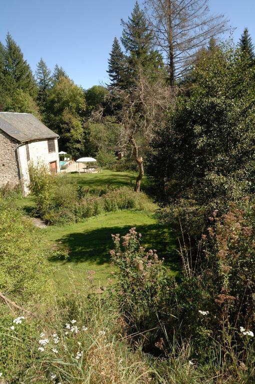 Le Moulin Des Farges Panzió Meymac Kültér fotó