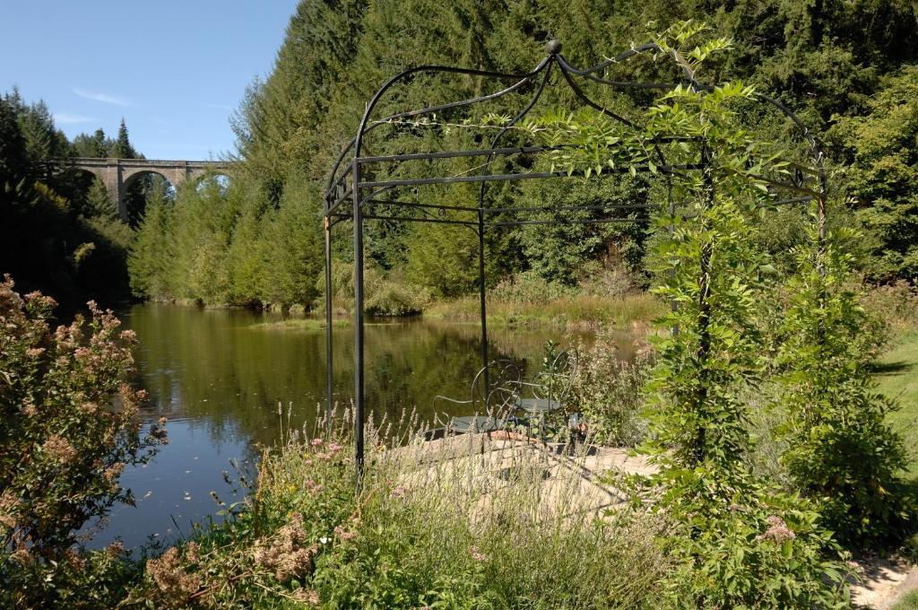 Le Moulin Des Farges Panzió Meymac Kültér fotó