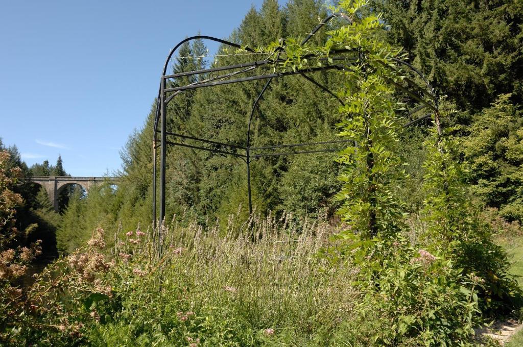 Le Moulin Des Farges Panzió Meymac Kültér fotó