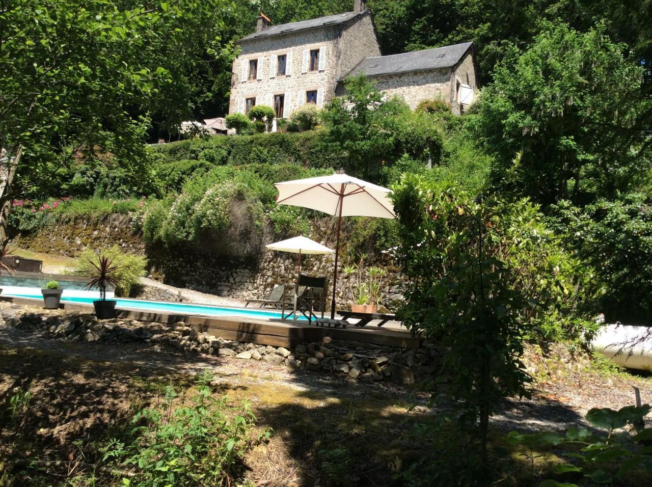 Le Moulin Des Farges Panzió Meymac Kültér fotó